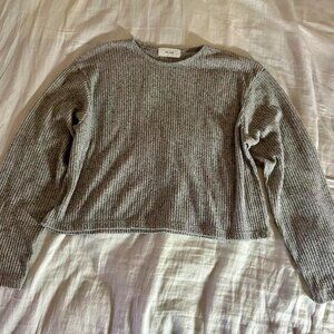gray ribbed long sleeve crop top